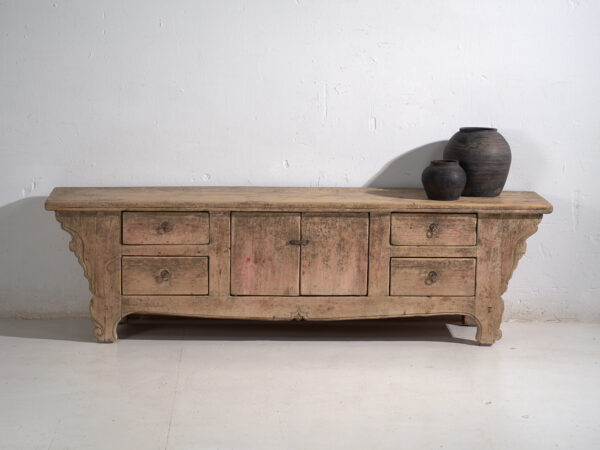 Aparador bajo antiguo en madera de pino – China, circa 1920