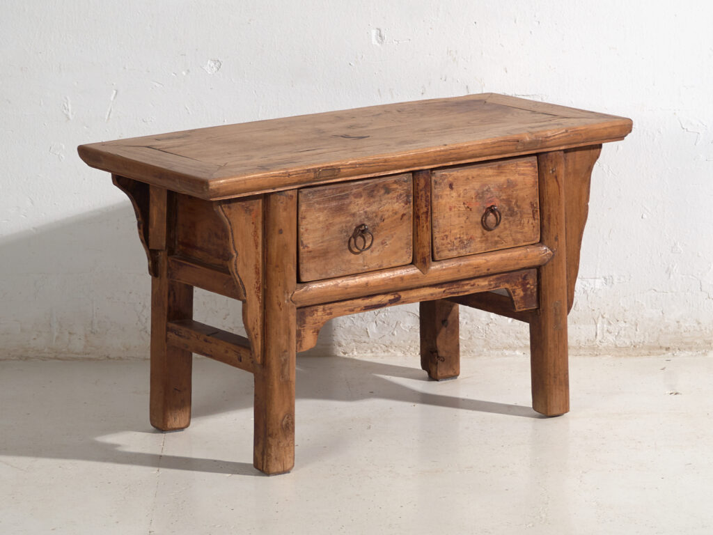 Shanxi low console in elm with drawers – China, circa 1930