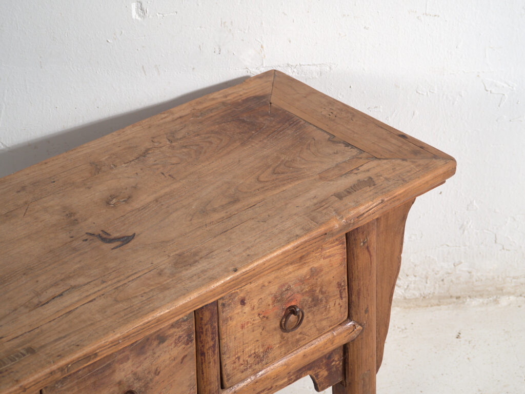 Shanxi low console in elm with drawers – China, circa 1930