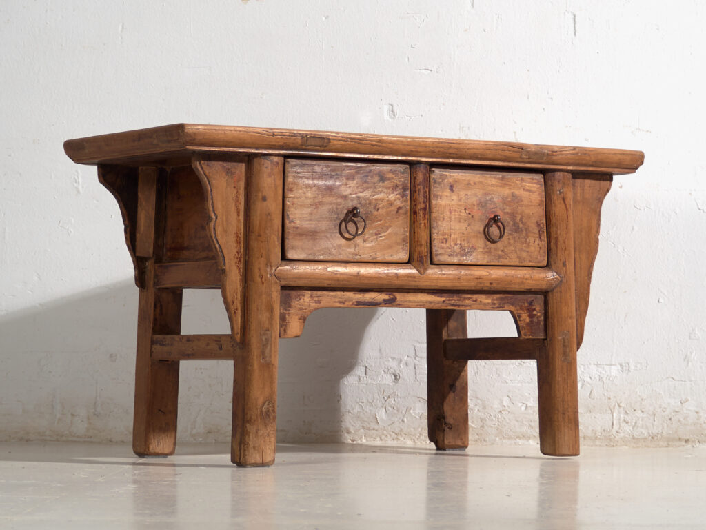 Shanxi low console in elm with drawers – China, circa 1930
