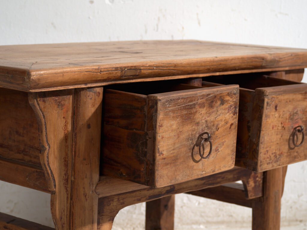 Shanxi low console in elm with drawers – China, circa 1930