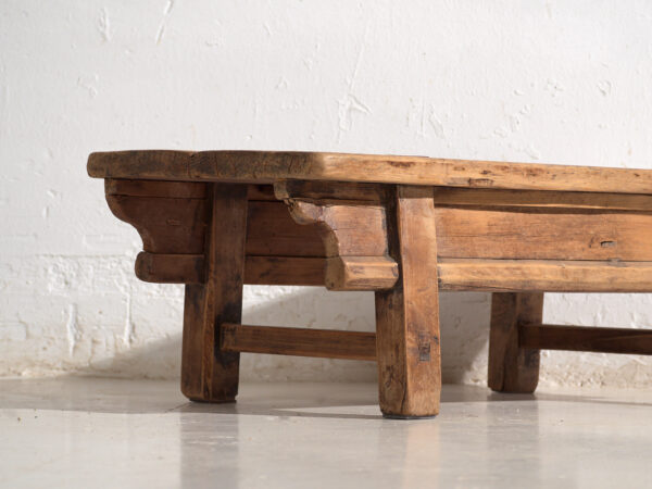 Mesa baja antigua en madera de olmo – China, circa 1930