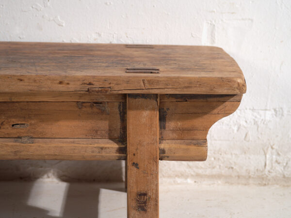 Mesa baja antigua en madera de olmo – China, circa 1930