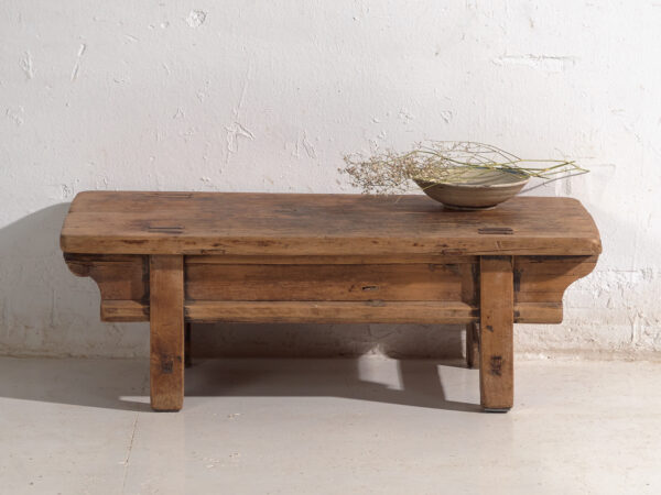 Mesa baja antigua en madera de olmo – China, circa 1930
