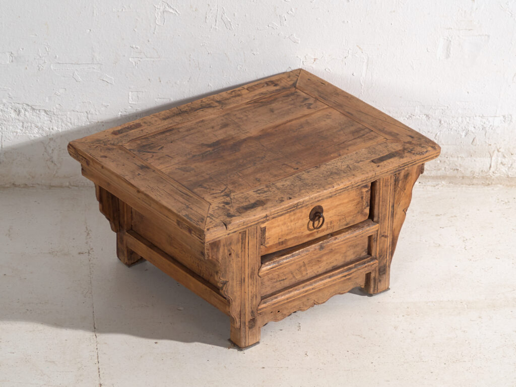 Mesa kang Shanxi en olmo con cajón – China, circa 1930