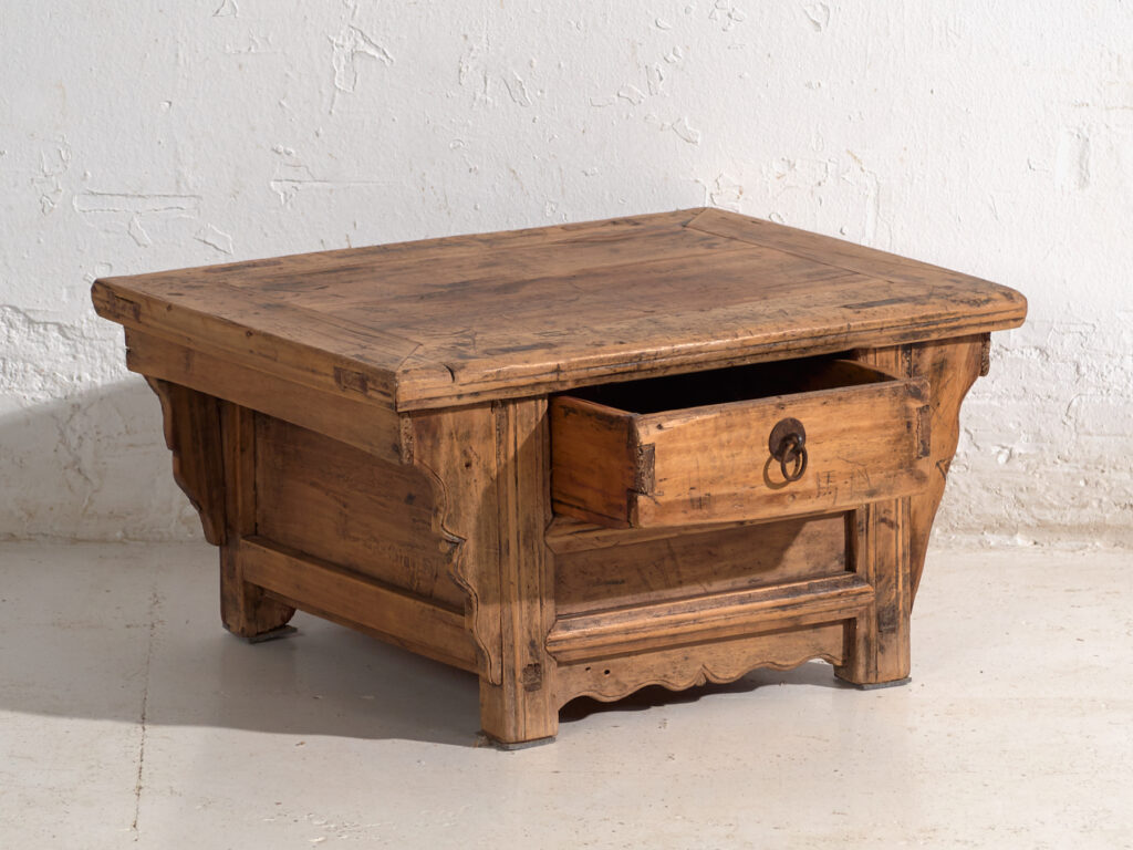 Mesa kang Shanxi en olmo con cajón – China, circa 1930