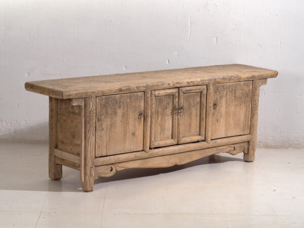 Aparador bajo antiguo en madera de olmo – China, circa 1920