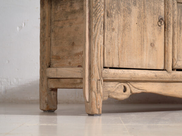 Aparador bajo antiguo en madera de olmo – China, circa 1920