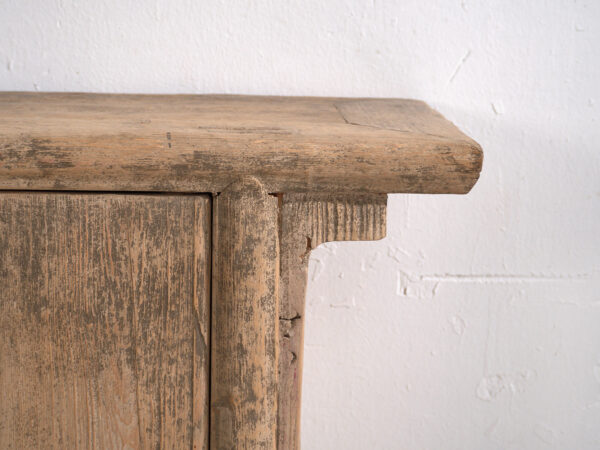 Aparador bajo antiguo en madera de olmo – China, circa 1920