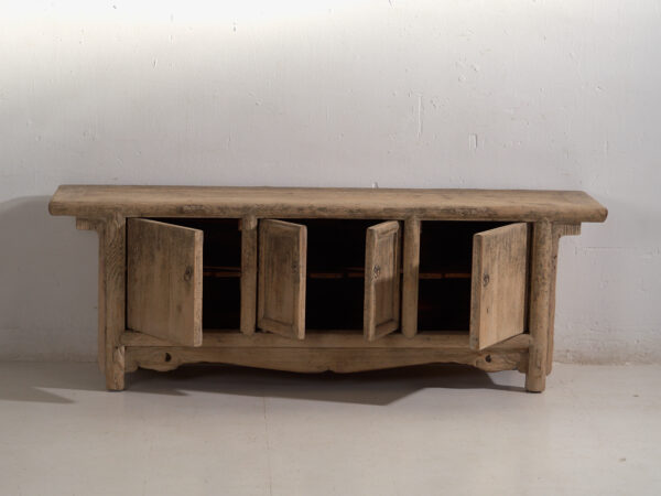 Aparador bajo antiguo en madera de olmo – China, circa 1920