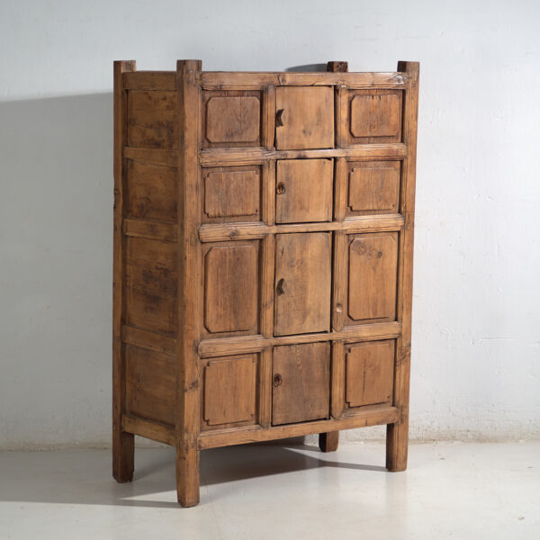 Armoire haute ancienne en bois de pin - Lanzhou, c.1900