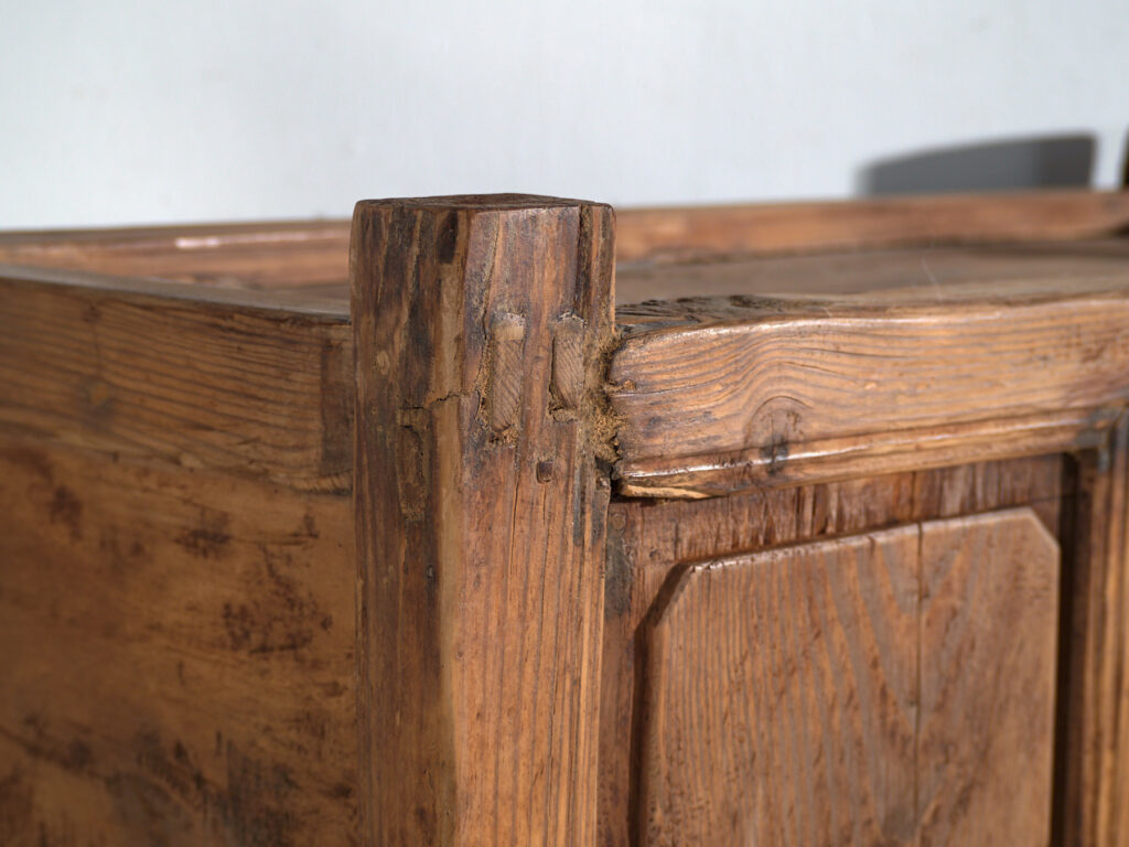 Antique tall cabinet in pine wood - Lanzhou, c.1900