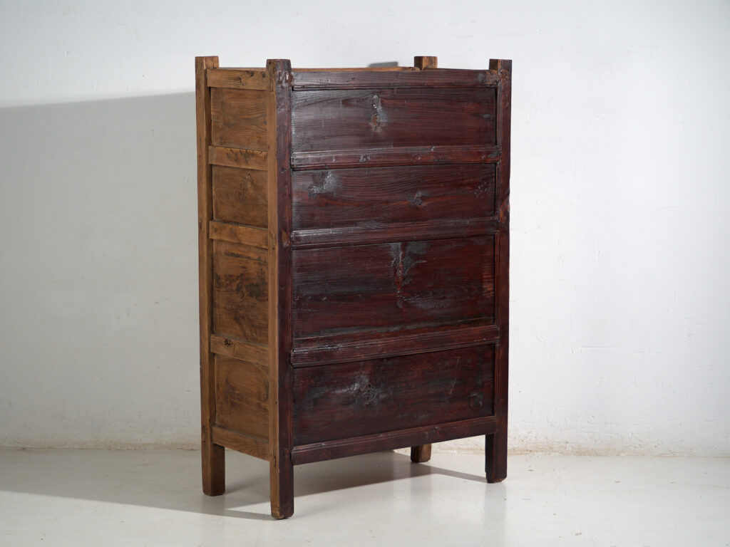 Antique tall cabinet in pine wood - Lanzhou, c.1900