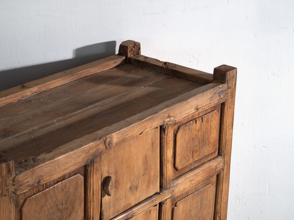 Antique tall cabinet in pine wood - Lanzhou, c.1900