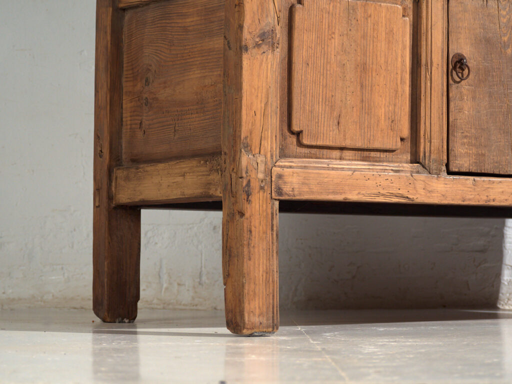 Antique tall cabinet in pine wood - Lanzhou, c.1900