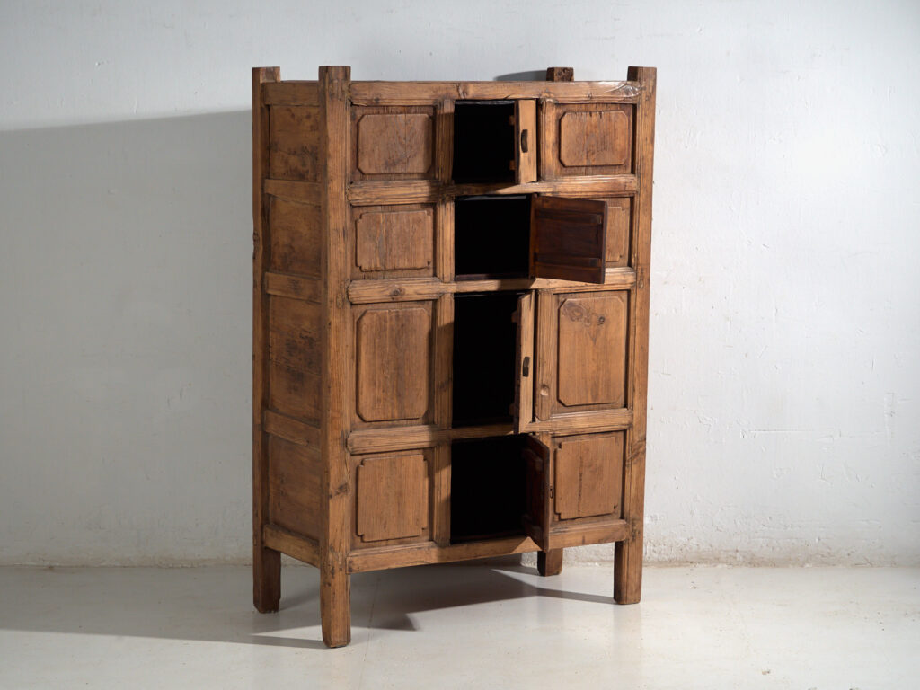 Antique tall cabinet in pine wood - Lanzhou, c.1900