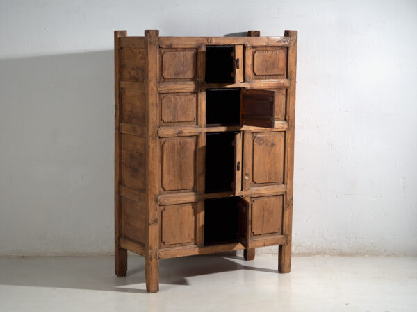 Antique tall cabinet in pine wood - Lanzhou, c.1900
