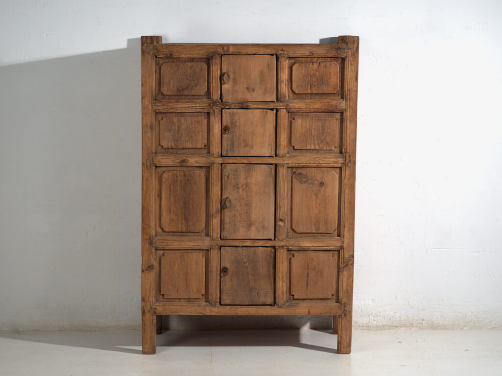 Antique tall cabinet in pine wood - Lanzhou, c.1900