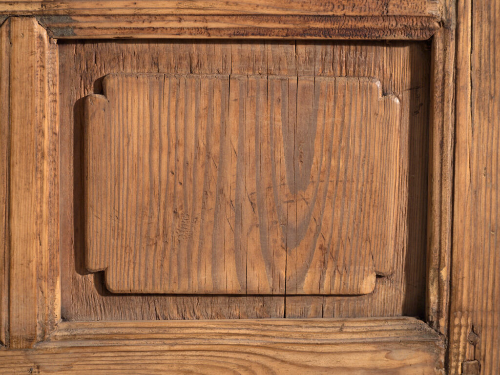 Antique tall cabinet in pine wood - Lanzhou, c.1900