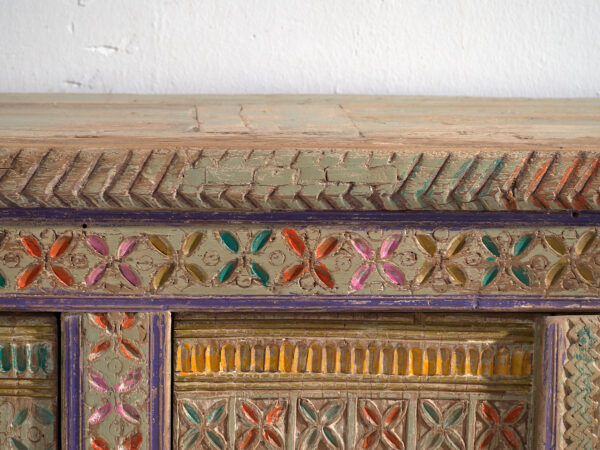 Aparador antiguo pintado en madera de pino – Xinjiang, circa 1930