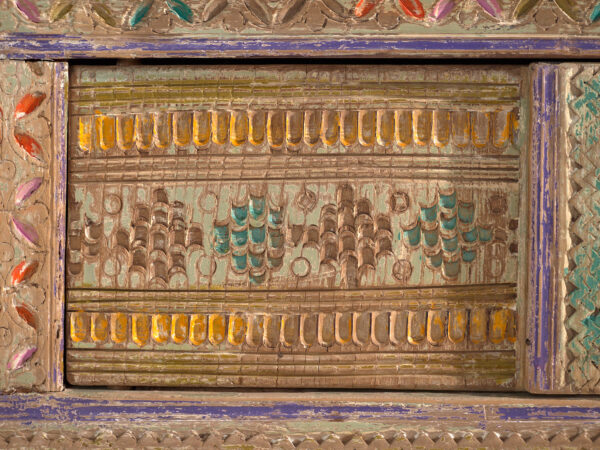 Aparador antiguo pintado en madera de pino – Xinjiang, circa 1930