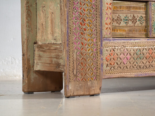 Aparador antiguo pintado en madera de pino – Xinjiang, circa 1930