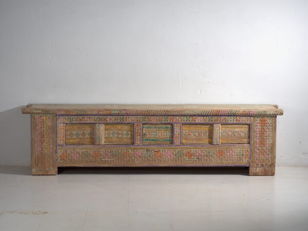 Aparador antiguo pintado en madera de pino – Xinjiang, circa 1930