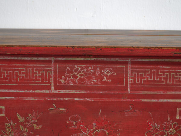 Coffre ancien chinois peint en bois de pin – Dongbei, circa 1930