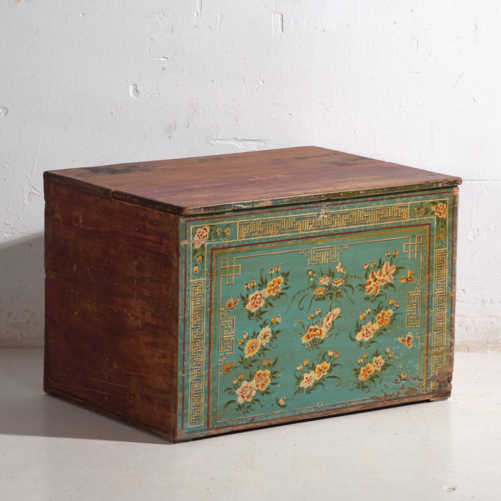 Coffre ancien chinois en bois de pin – Chine, circa 1930
