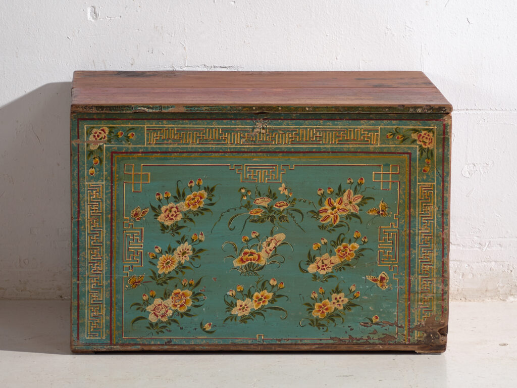 Coffre ancien chinois en bois de pin – Chine, circa 1930