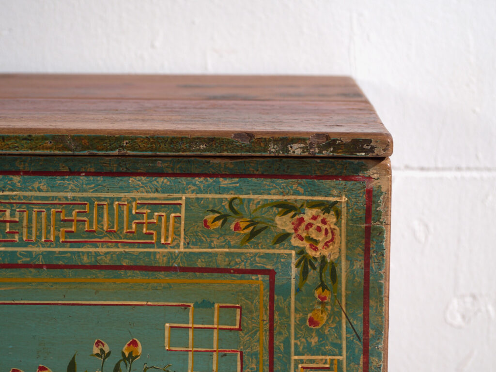 Coffre ancien chinois en bois de pin – Chine, circa 1930