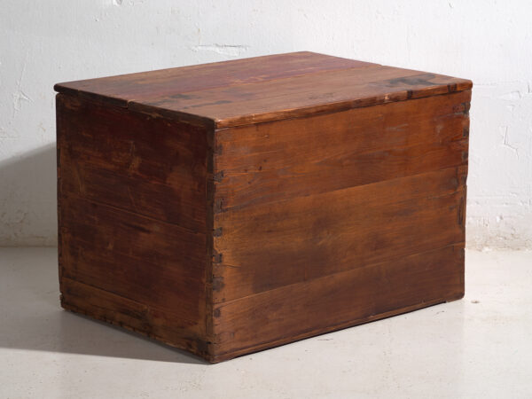 Coffre ancien chinois en bois de pin – Chine, circa 1930