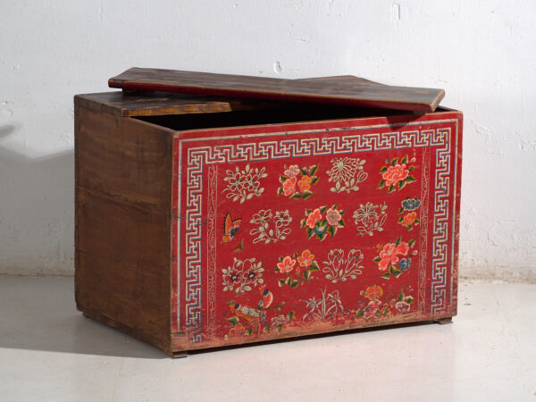 Baúl antiguo chino pintado en madera de pino – China, circa 1930