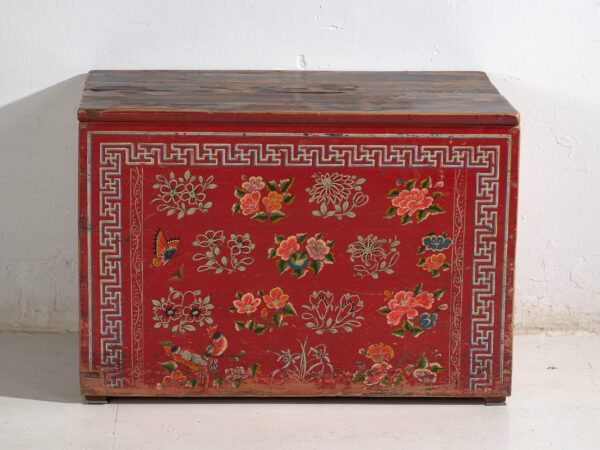 Baúl antiguo chino pintado en madera de pino – China, circa 1930