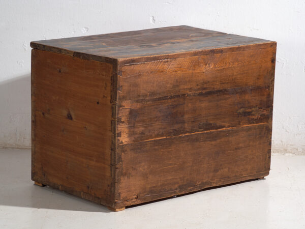 Baúl antiguo chino pintado en madera de pino – China, circa 1930