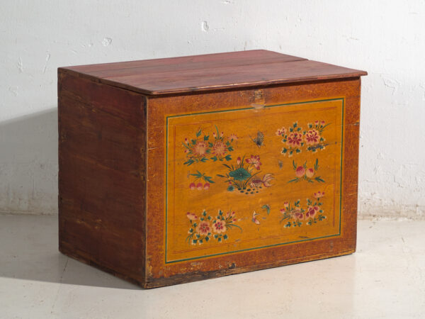 Baúl chino antiguo con pintura original – China, circa 1900