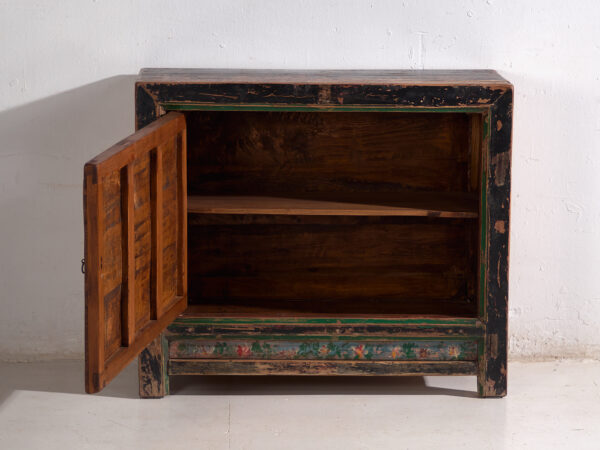 Buffet ancien peint en bois de pin – Chine, circa 1930