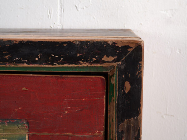 Buffet ancien peint en bois de pin – Chine, circa 1930