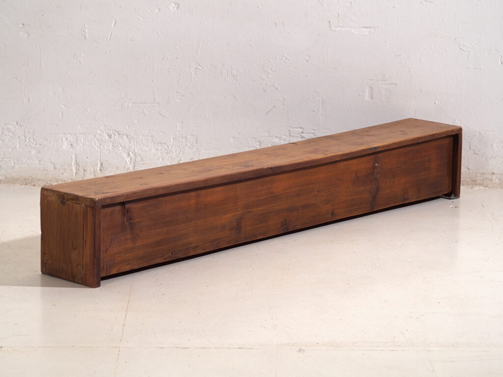 Buffet bas ancien en bois de pin - Chine, c.1930