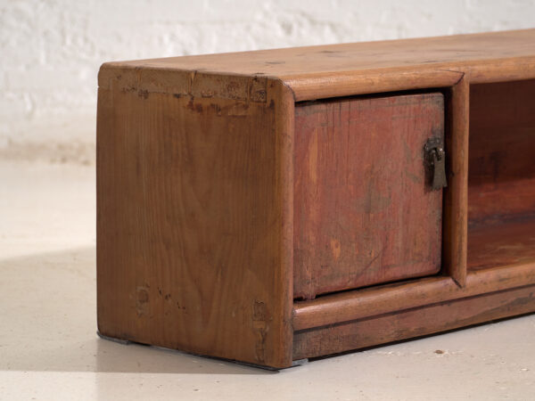 Buffet bas ancien en bois de pin - Chine, c.1930