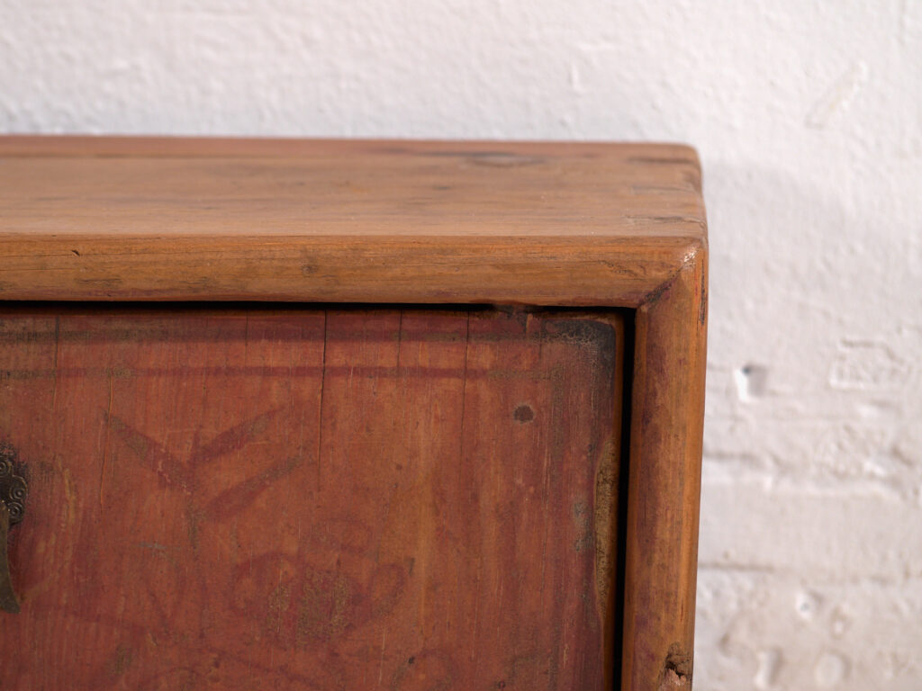 Buffet bas ancien en bois de pin - Chine, c.1930