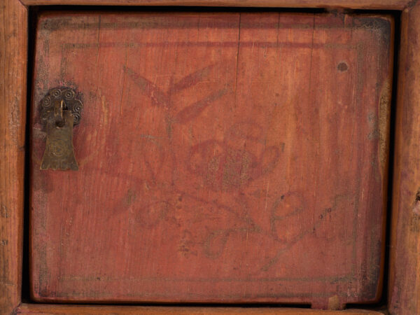 Buffet bas ancien en bois de pin - Chine, c.1930