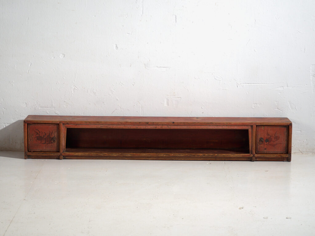 Aparador bajo antiguo pintado en madera de pino - China, c.1930