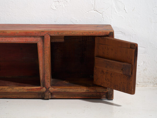 Aparador bajo antiguo pintado en madera de pino - China, c.1930