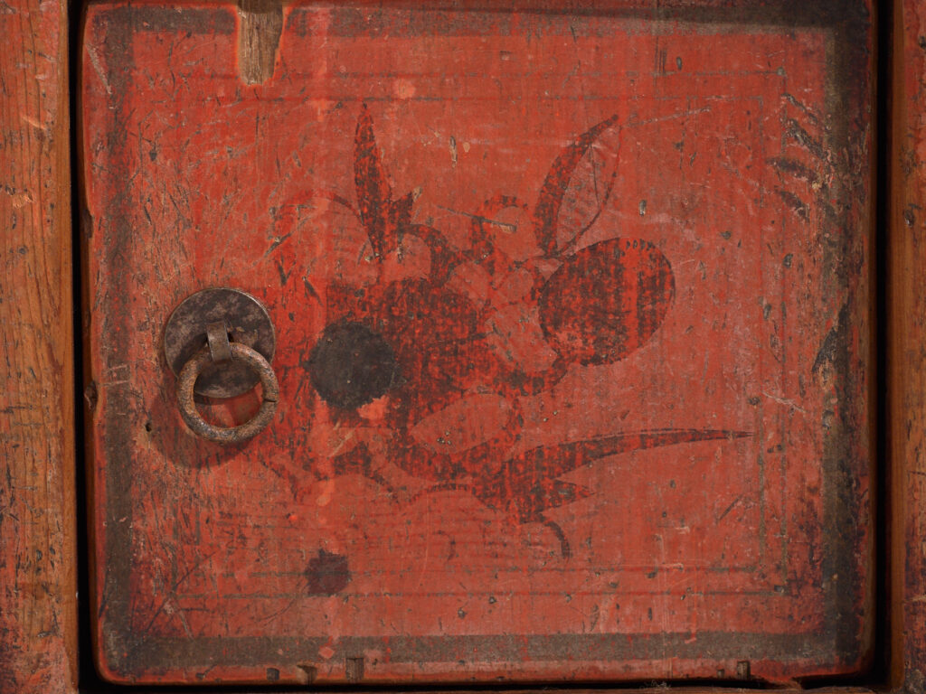 Aparador bajo antiguo pintado en madera de pino - China, c.1930