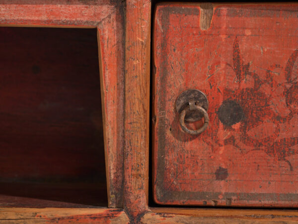Aparador bajo antiguo pintado en madera de pino - China, c.1930