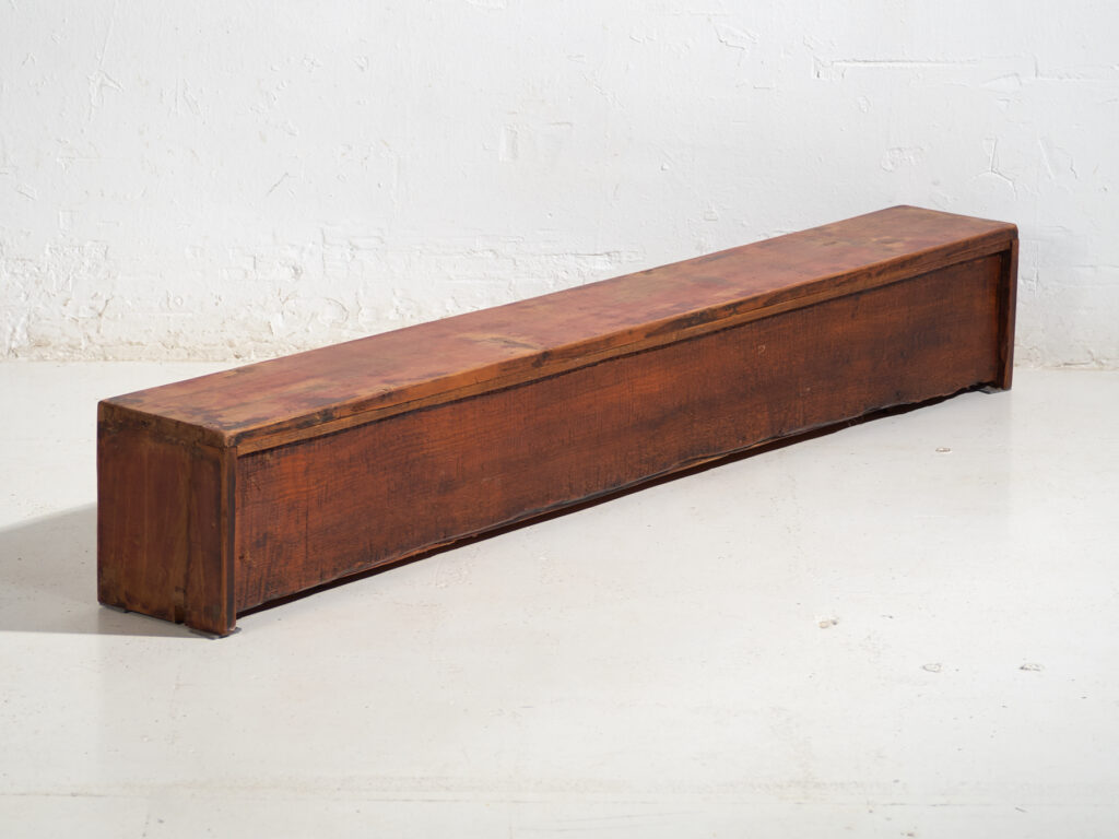 Aparador bajo antiguo pintado en madera de pino - China, c.1930