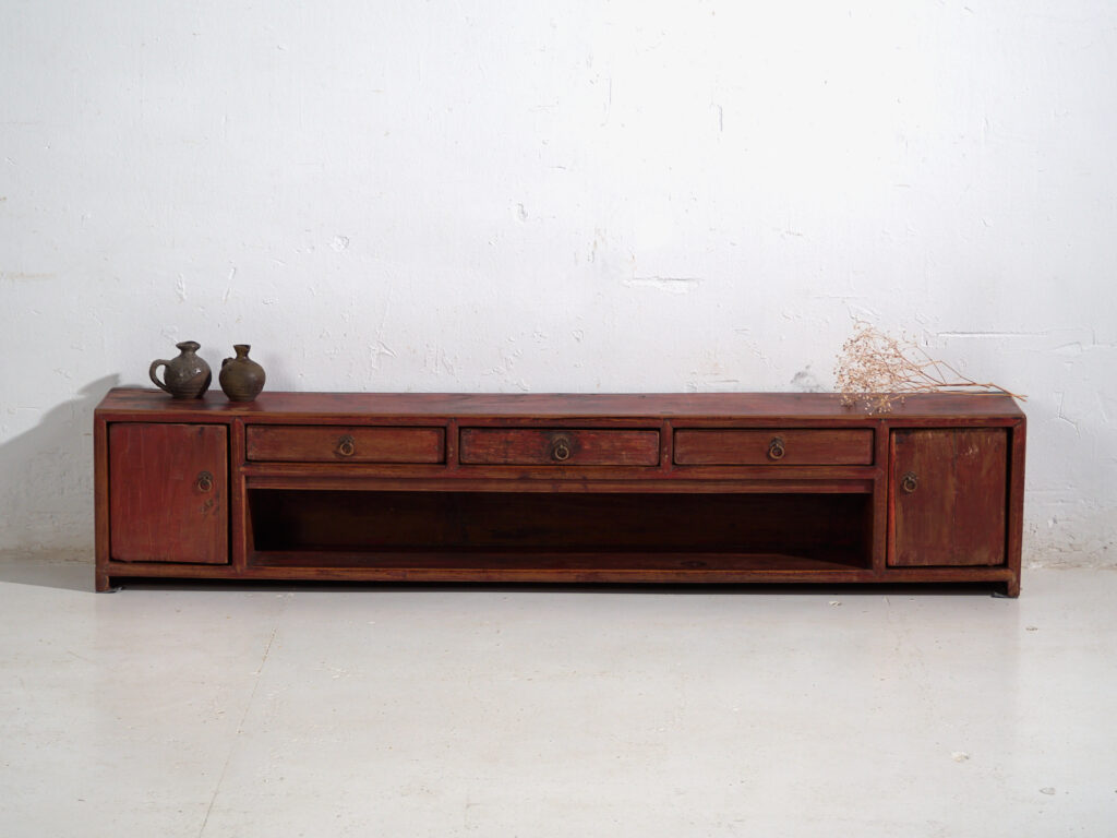 Aparador bajo antiguo en madera de pino - China, c.1930