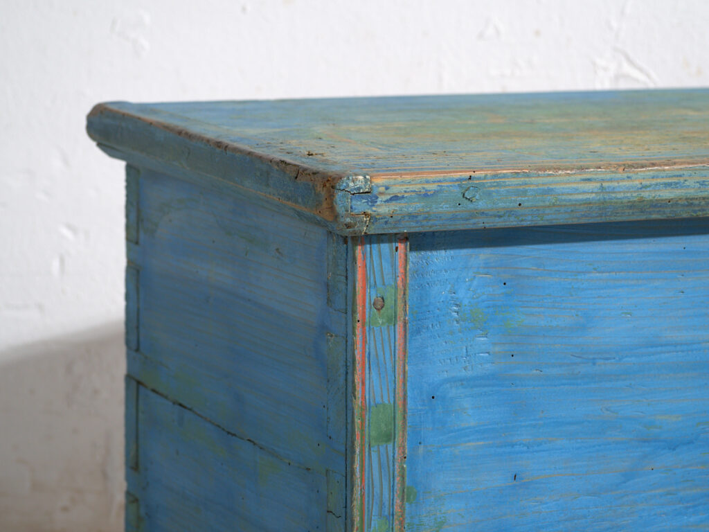 Baúl antiguo pintado azul en pino – Europa central, circa 1900