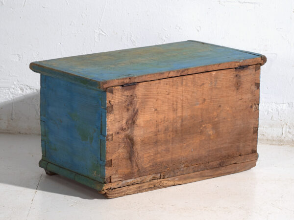 Baúl antiguo pintado azul en pino – Europa central, circa 1900